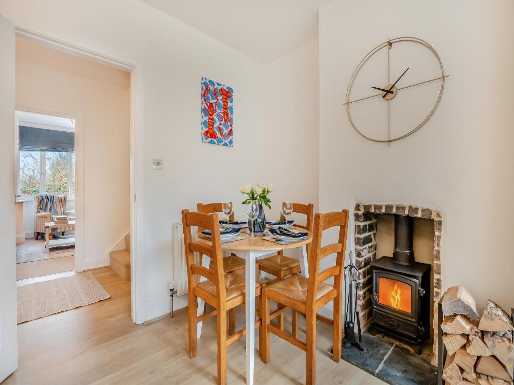 Sea Whispers Cottage Poole photo 7