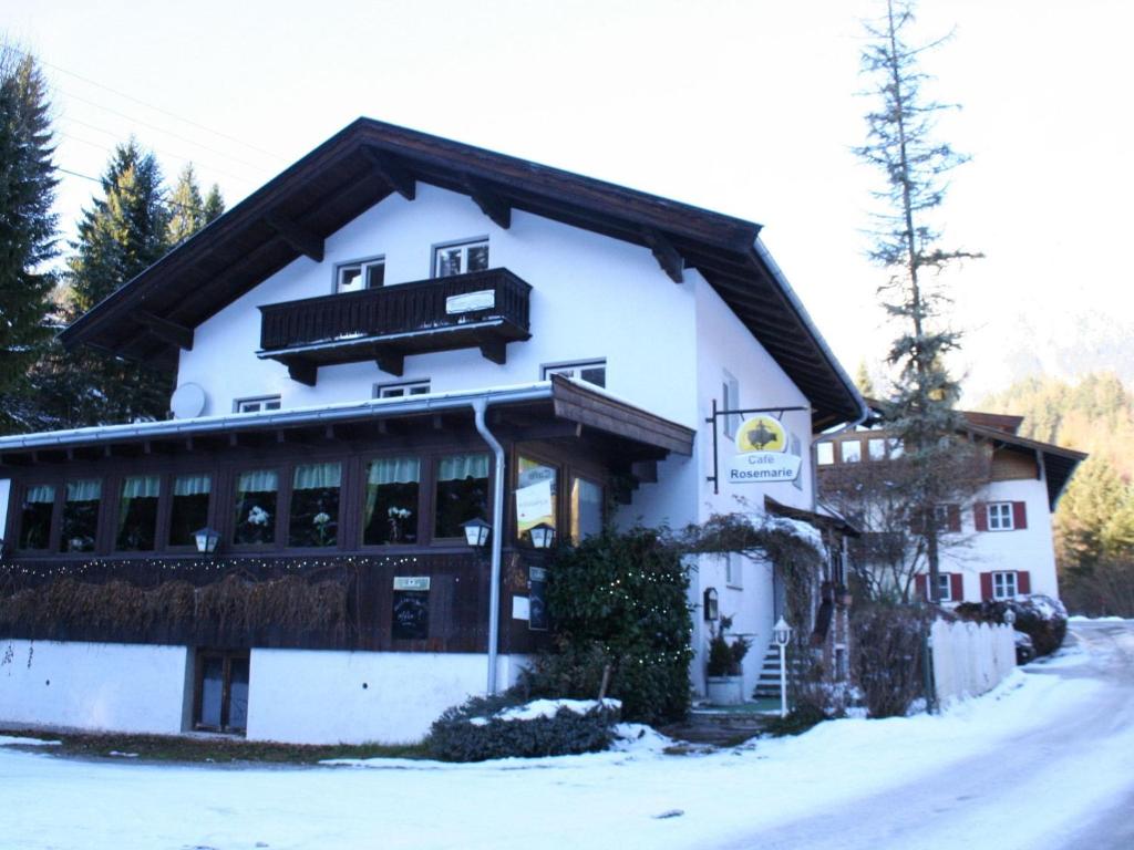 Apartment in Scheffaui near Ski Slopes, Scheffau am Wilden Kaiser