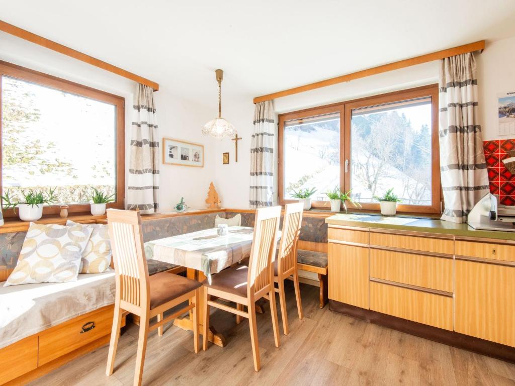 Chalet in Hainzenberg near Ski Slopes - 3