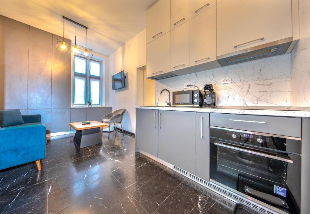 Trinoble Postavarului - Comfort Apartment in Old Town, Brašov