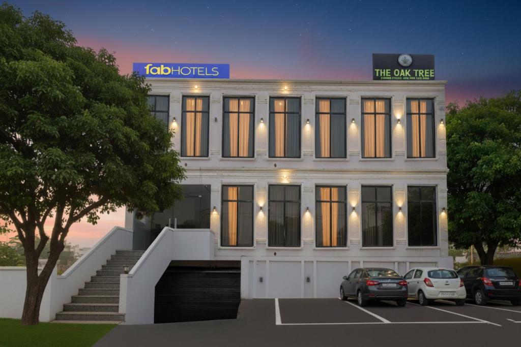 Via The Oak Tree, Ayodhya