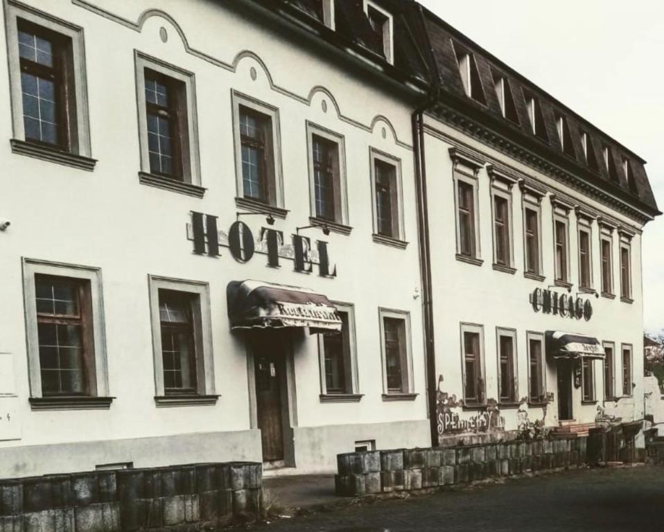 5. Hotel Ch..