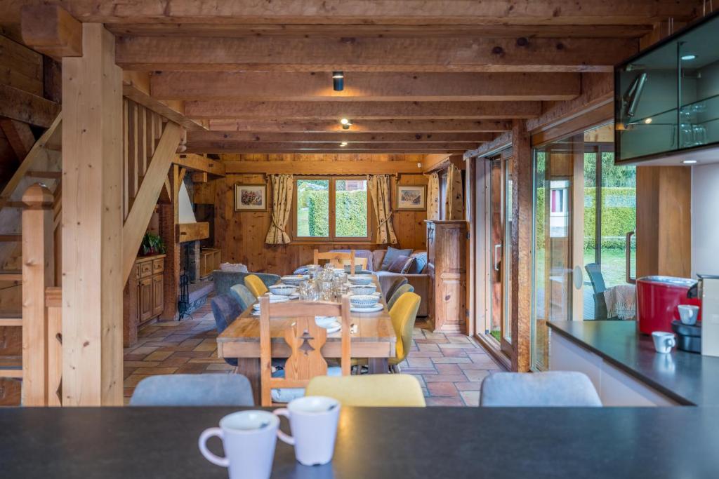 Chalet Altura- 5 Bedrooms - Jacuzzi and Sauna - By Cozee Rentals - 2