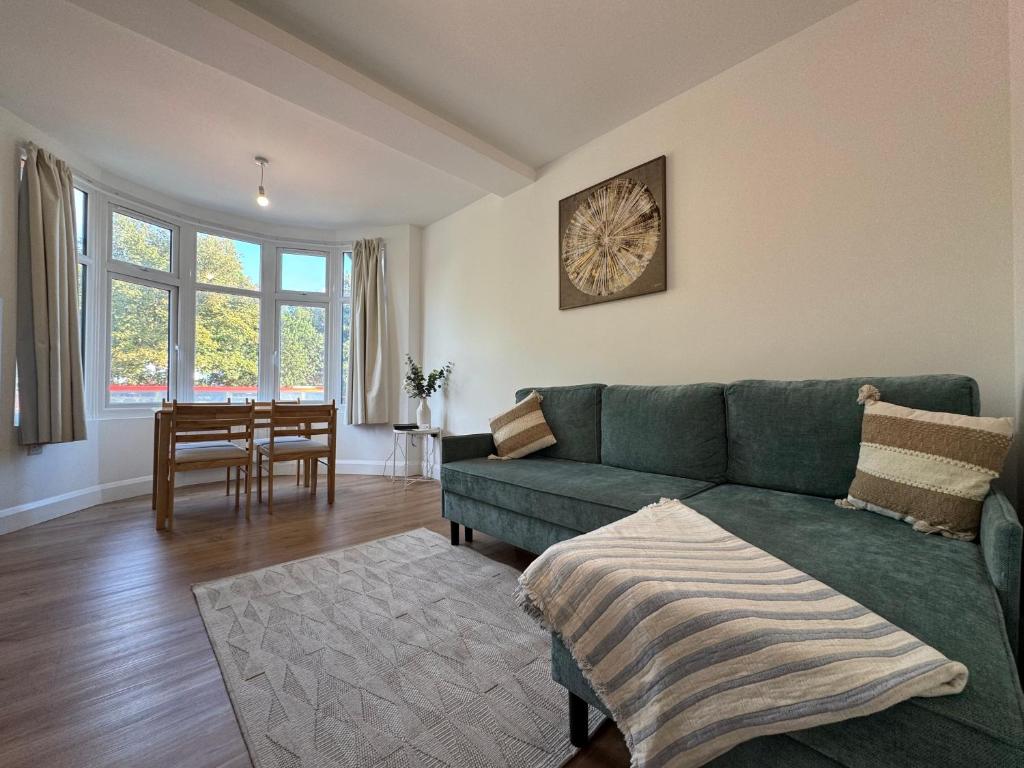 SM6 Lotus House, Hackbridge