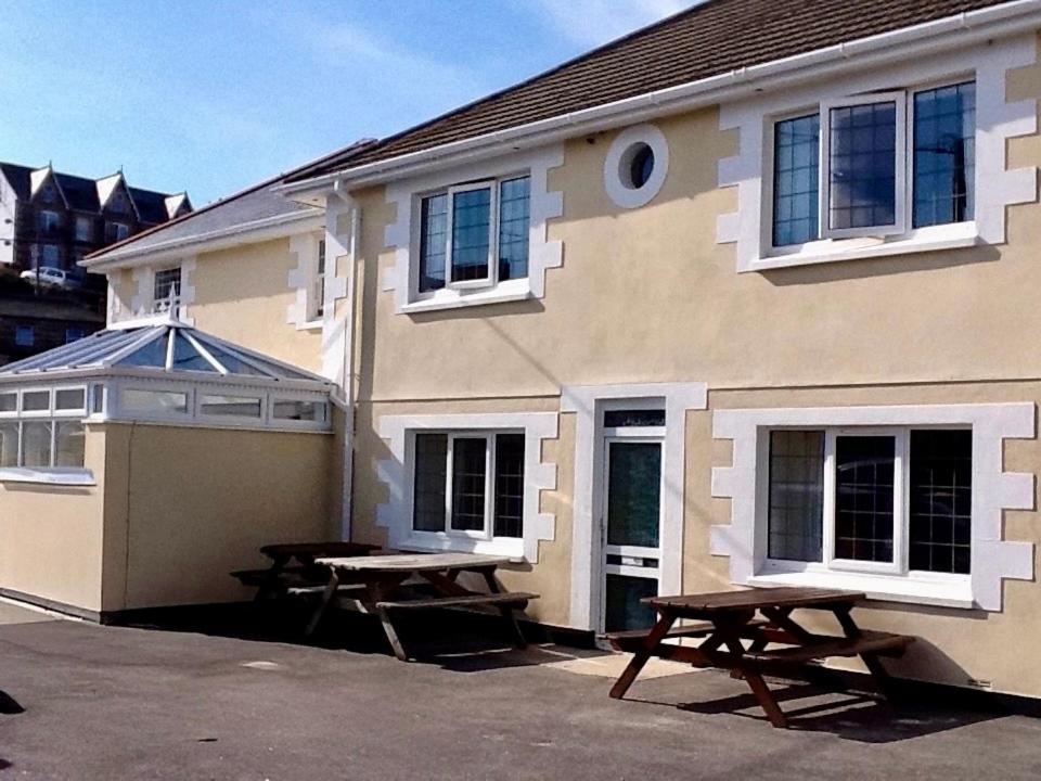 Pirans Apartments, Perranporth