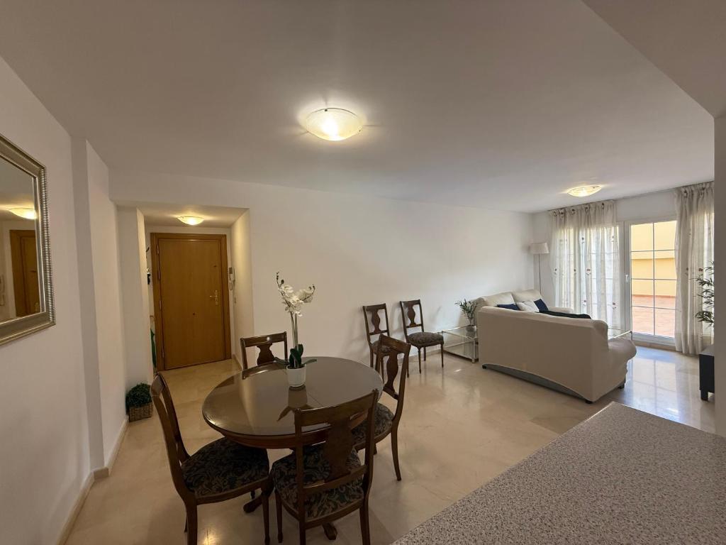 Malagueta, free parking, center & beach - 3