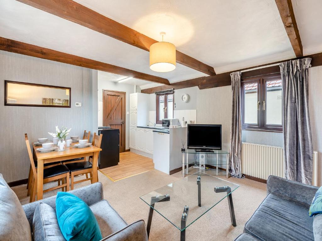 Swallow - Uk48172, Colchester