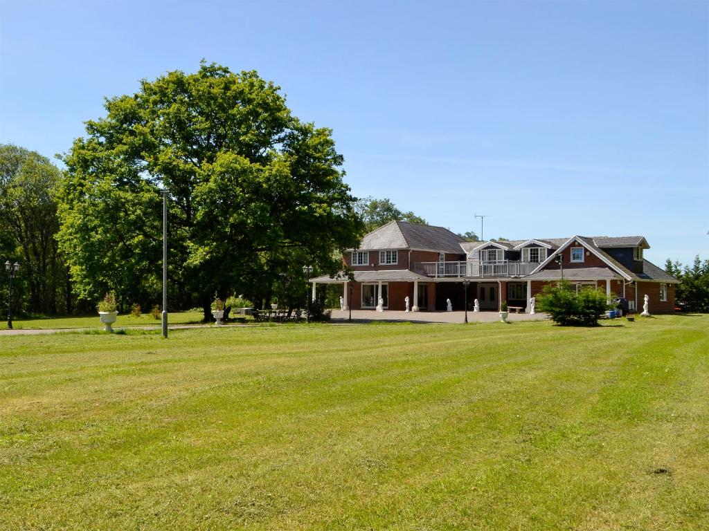 Vijay Gardens, Glanamman