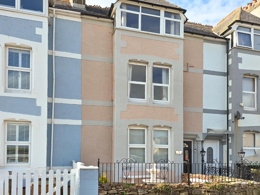 The St Bees Knees, St Bees