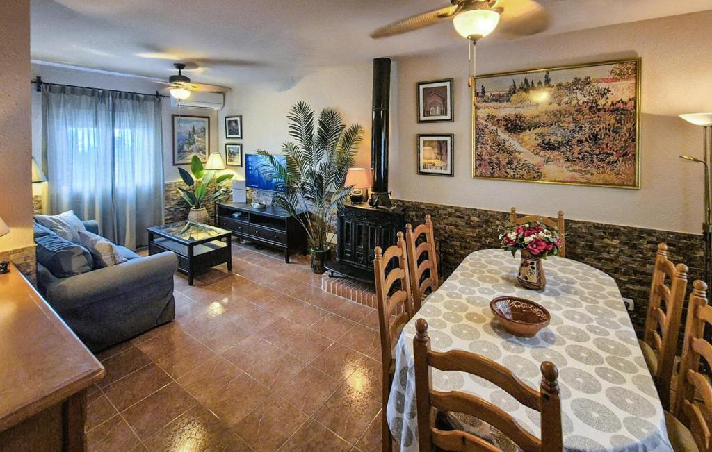 Stunning Home In Nerja With Outdoor Swimming Pool - 5