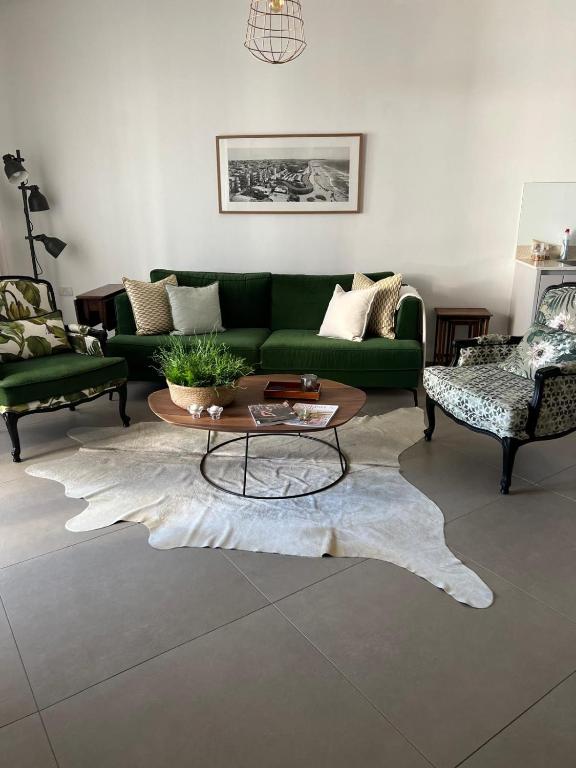 Amazing Lux 2Br Apt at Bezlael Market, Tel Aviv