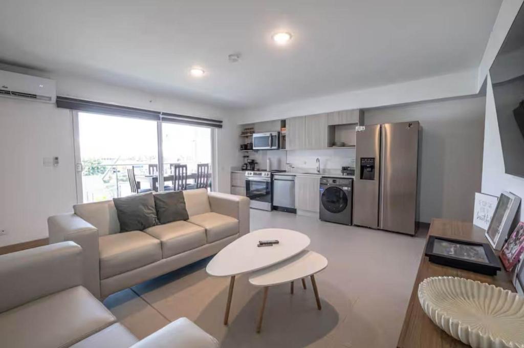 Modern 3BR Condo at Viva Jaco w Pool & Gym, Jacó