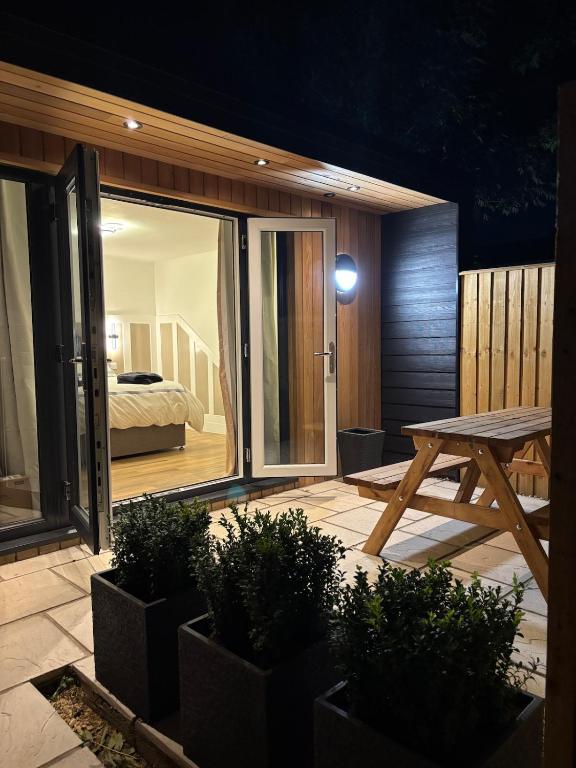 Stylish Garden pod lodges, Milton