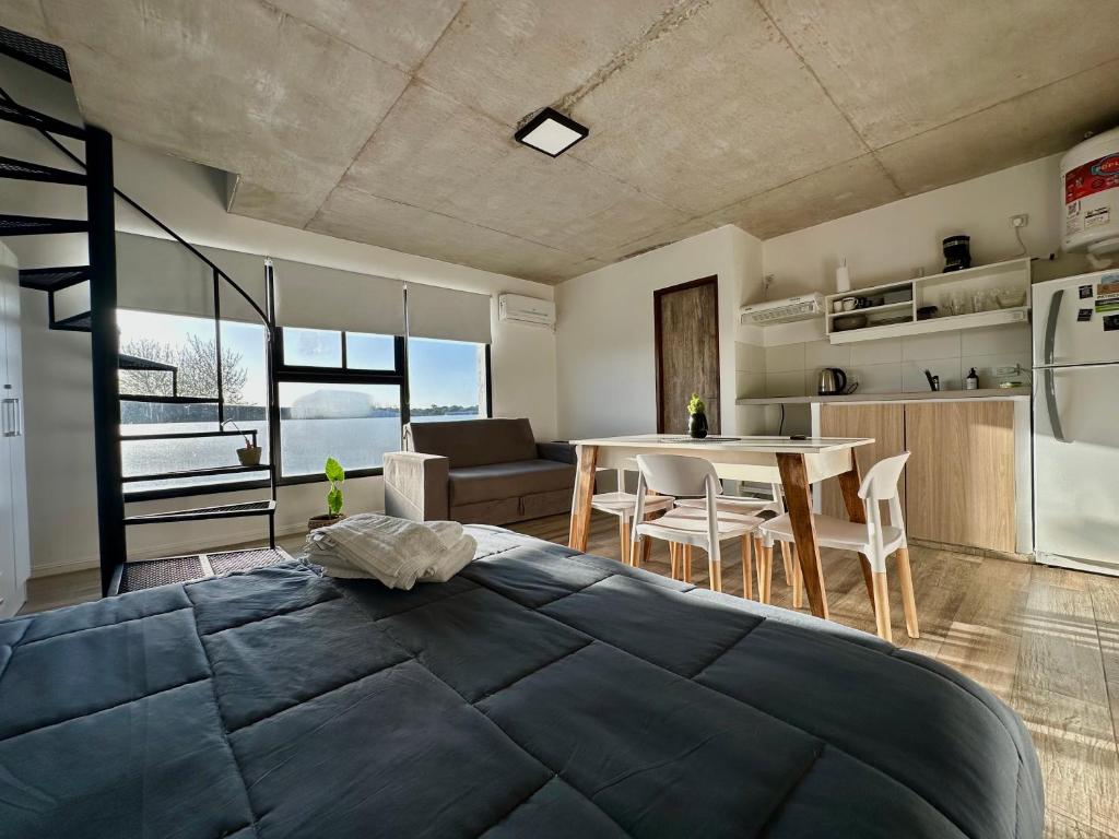 Monoambiente con terraza privada y cochera en Pinamar - 1