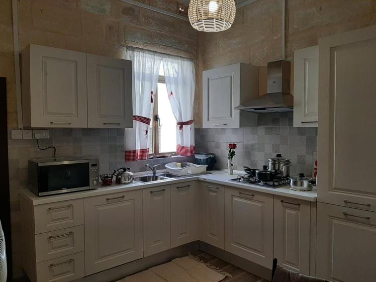 Full 2-storey house while on holiday, Tad-Duluri