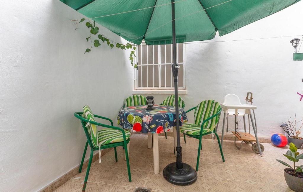 Beautiful Apartment In Torrevieja With Wifi - 2