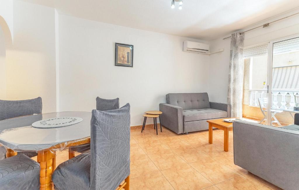 Beautiful Apartment In Torrevieja With Wifi - 4