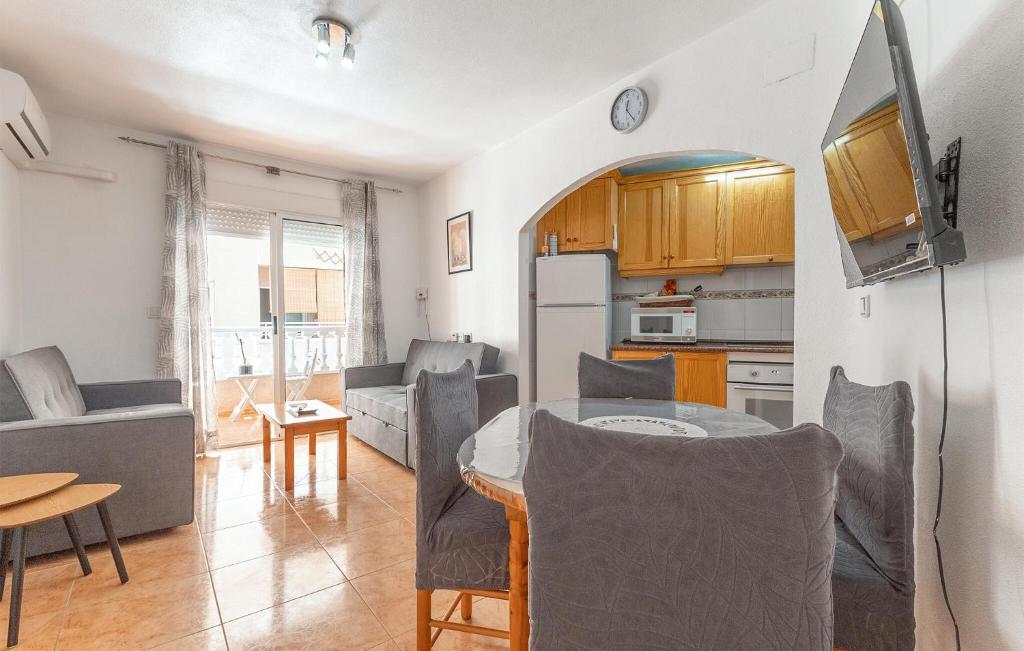 Beautiful Apartment In Torrevieja With Wifi - 5