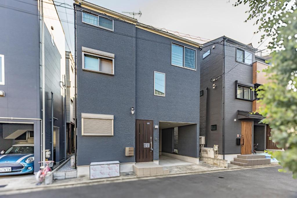 7 min walk from JR Yamanote Line Uguisudani Spacious 4-Bedroom House near Ueno & Asakusa With Parking, Tokio