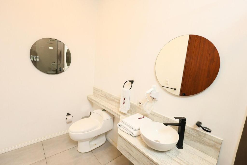 Executive King Suite with Balcony - Casa Pardo 3-3 - 5