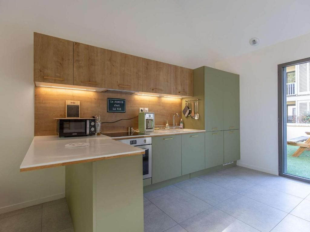 Appartement Haut de Gamme 3 Chambres avec Terrasse et Jardin - FR-1-401-317 - 2