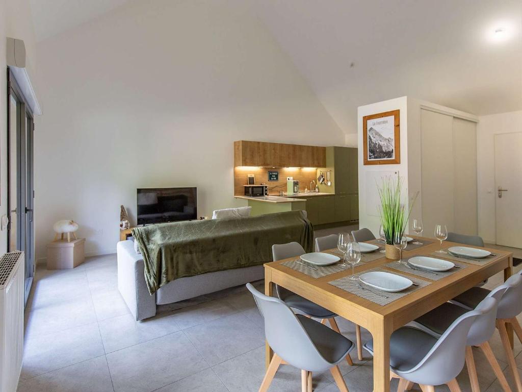 Appartement Haut de Gamme 3 Chambres avec Terrasse et Jardin - FR-1-401-317 - 4