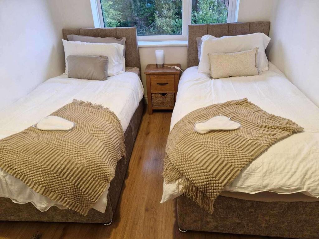 3Bedroom-Sleeps5-WiFi-SingleCarParking, Wythenshawe