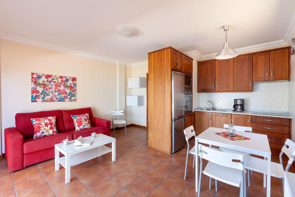 Apartamentos Terrazas Los Gigantes by Suncanarias — Hotel rooms in Acantilado de los Gigantes, Canary Islands