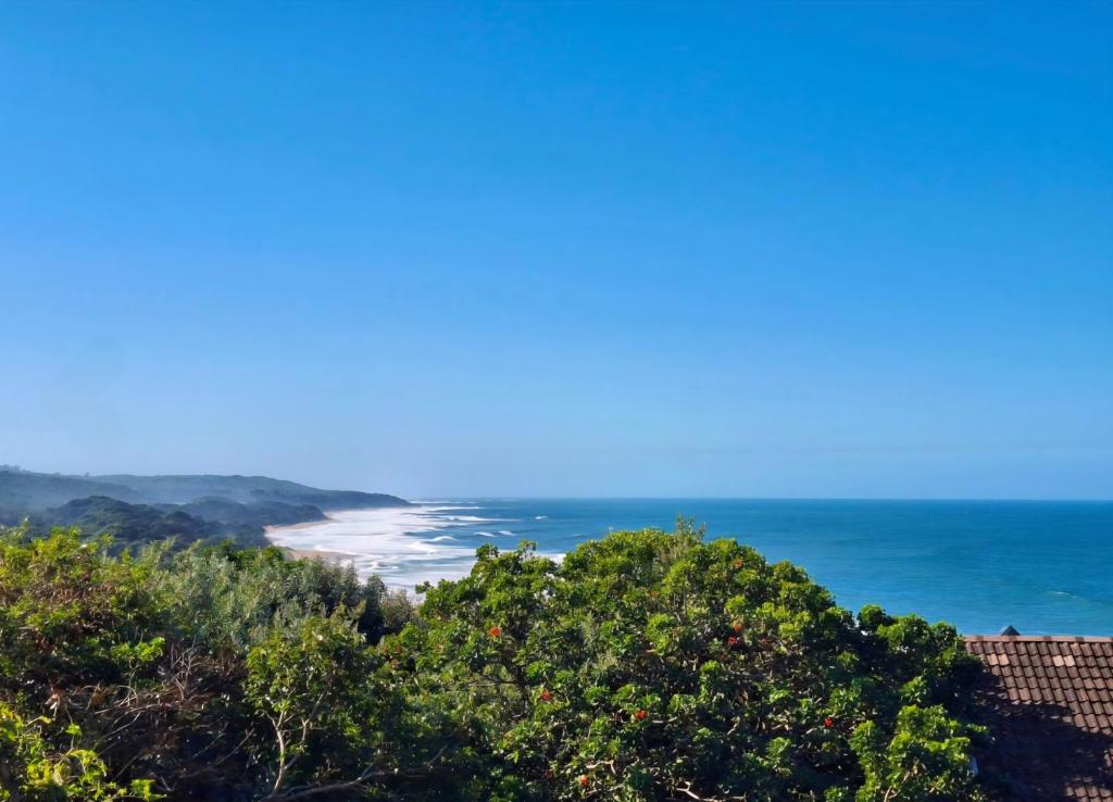 Escape to the view - stunning view and luxurious, Zinkwazi Beach