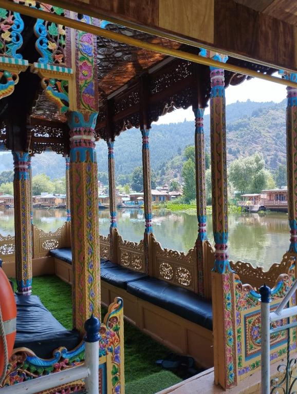 Lake Raj mahal, Šrínagar