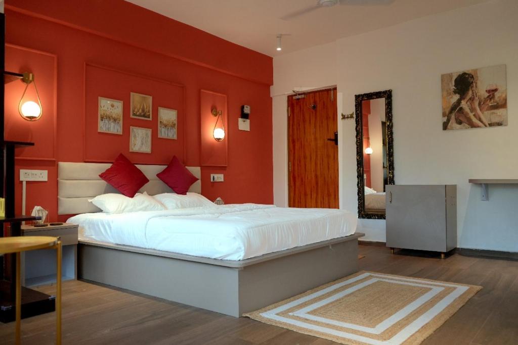 Red Palms by Boho, Forest facing with Kitchen & Pool, Arpora