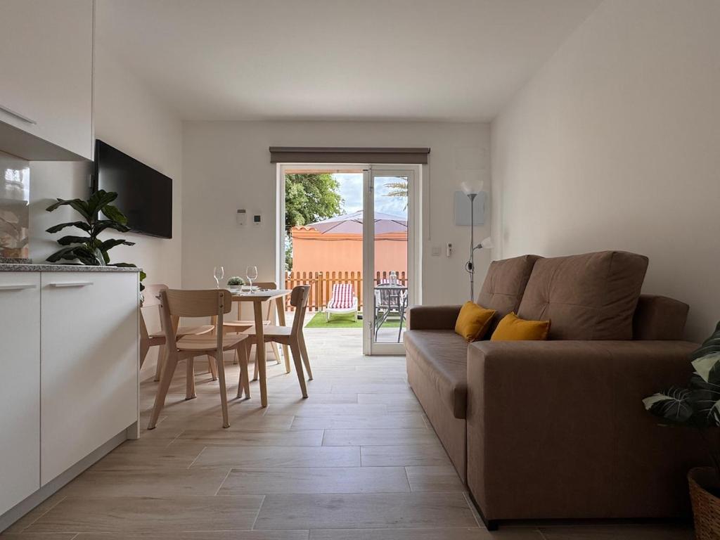 Beautiful newly renovated bungalow - 5