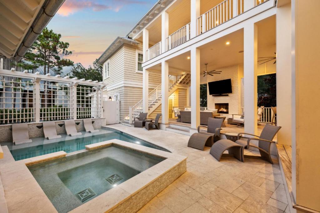 'Rees on Wiregrass' - Private Pool, Golf Cart, Carriage House - Lake District, WaterColor, FL home, Santa Rosa Beach