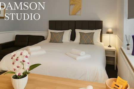 Comfy Studio in Canal Country, Stoke Bruerne