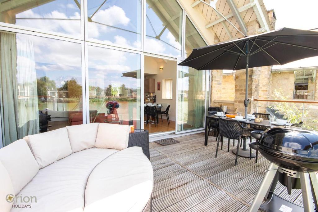 Howells Mere 16, Indian Summer, Somerford Keynes