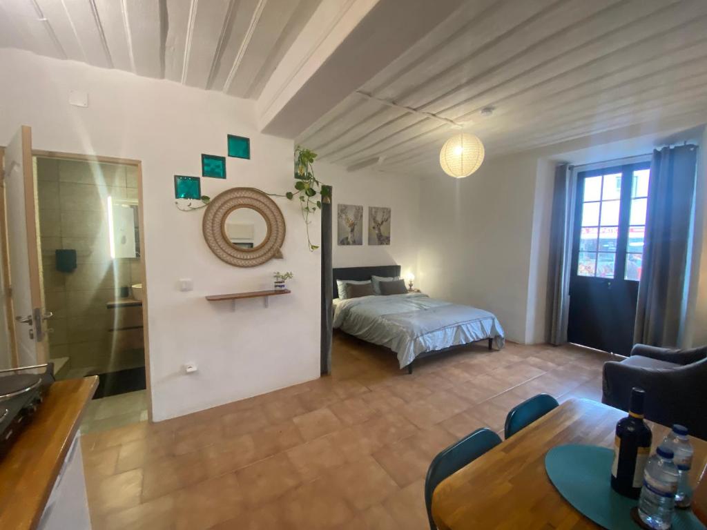 Casa lovits - Cozy One-Bedroom Apartment with Modern Comforts, Espinhal