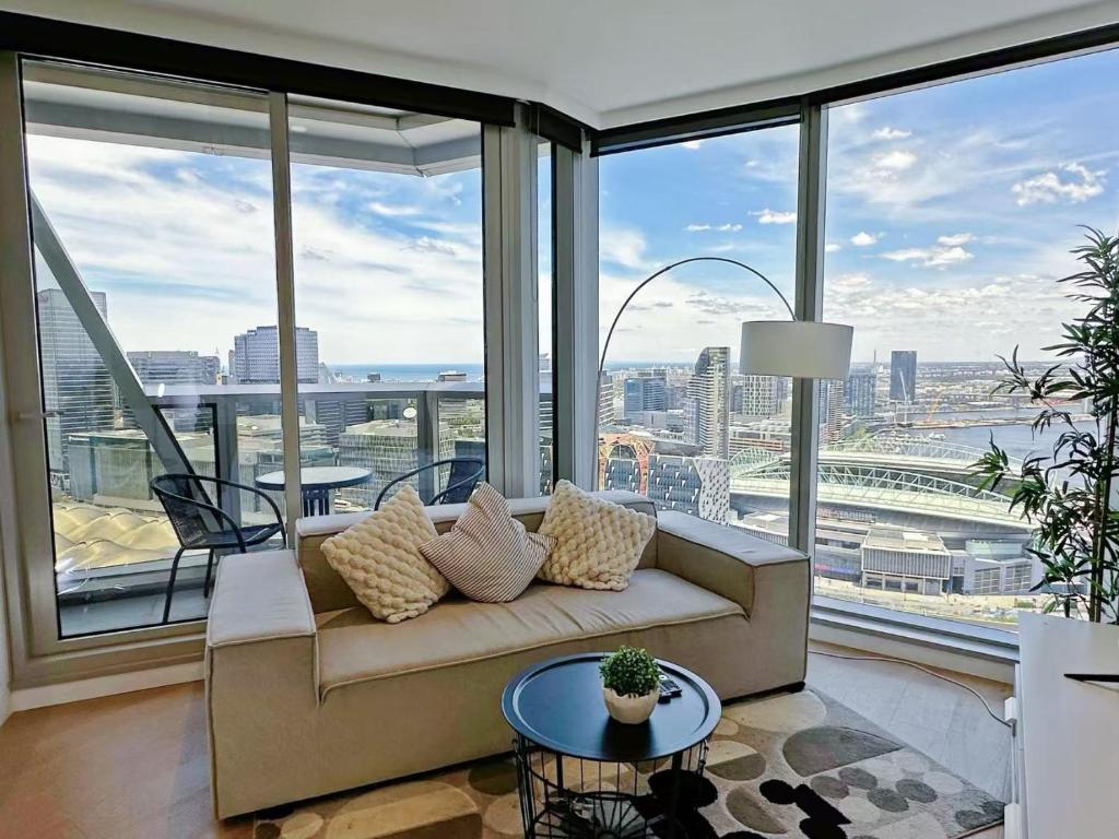 CBD 2B2B Apt w Parking w Harbor View w Pool, Melbourne