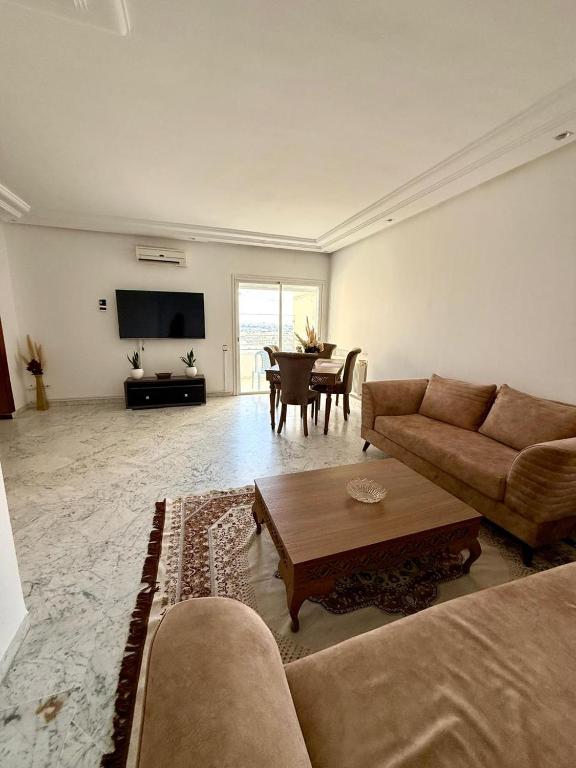 Last floor terrasse wifi, Ariana