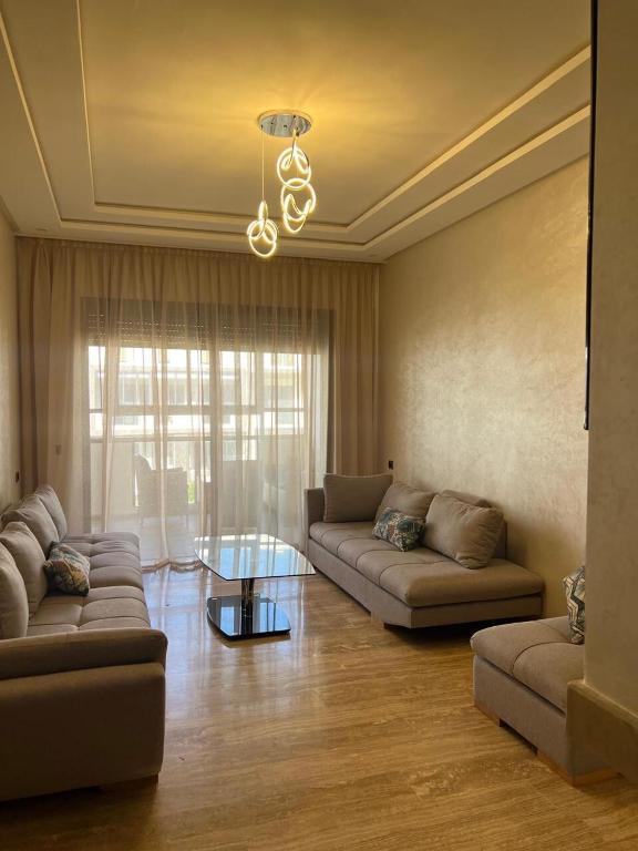 Elegance Pool View Apartment, Dar Bouazza