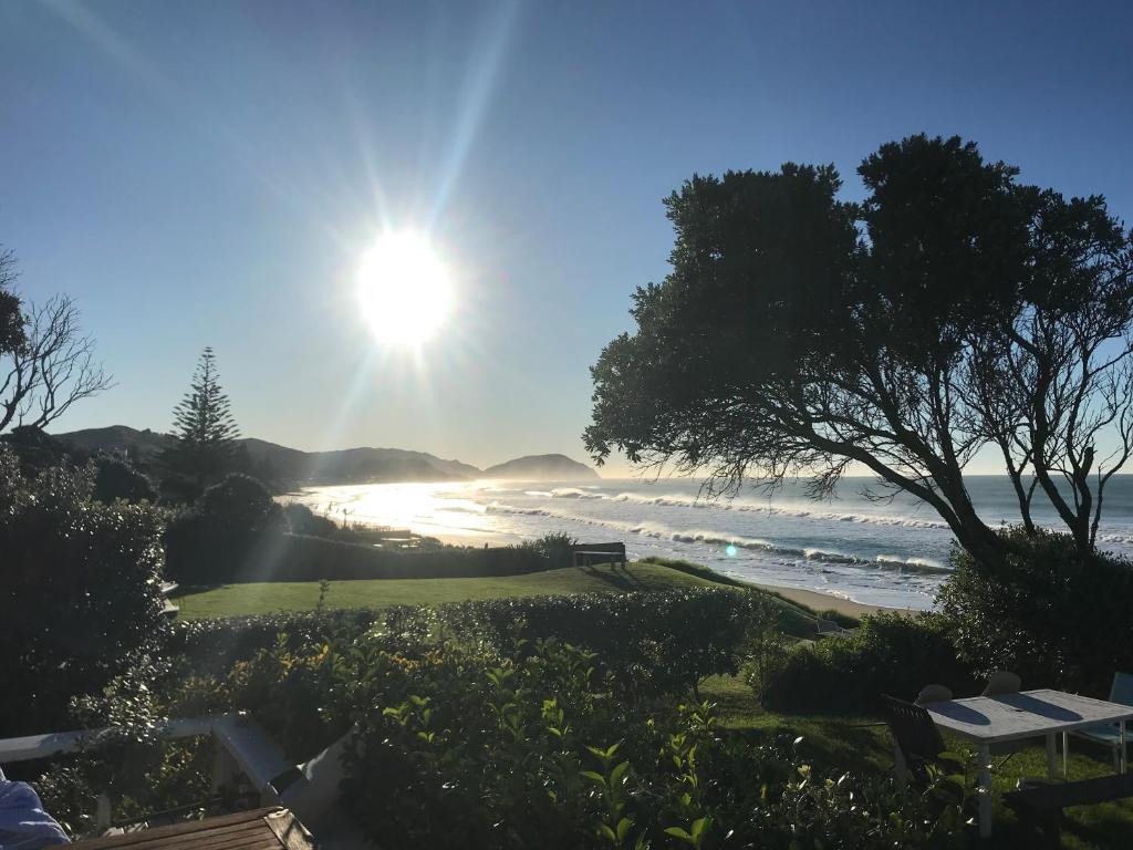 Gisborne, 3 Bedroom House, Beachfront, Wainui Beach, Gisborne