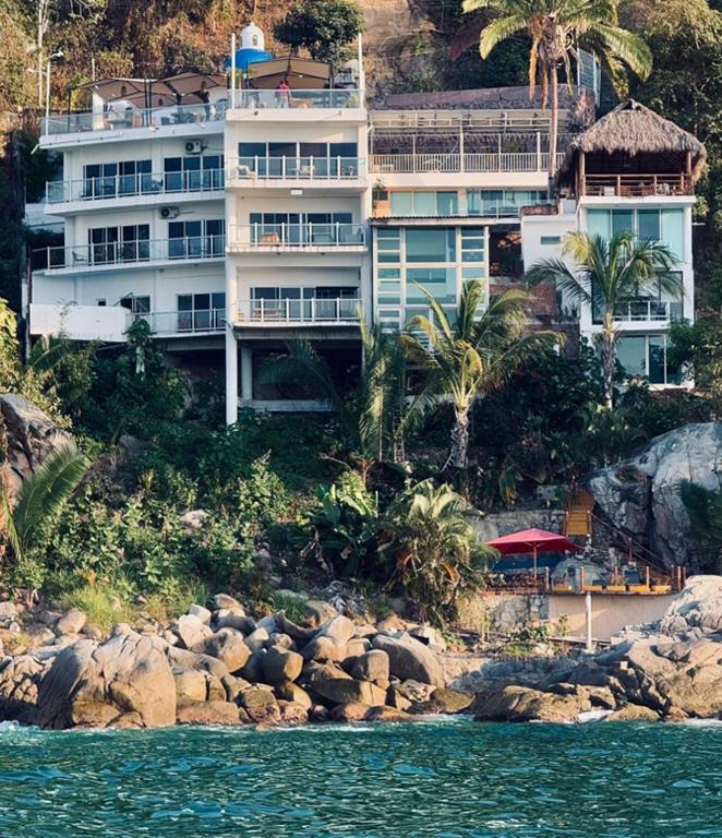 Oceanfront 9BR Up to 40 pax - 4