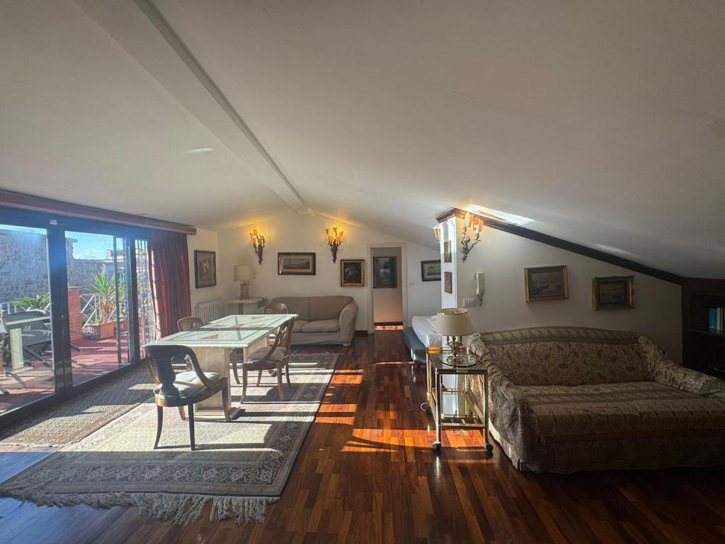 2-Level Flat with Terrace in the Heart of Rome - 2