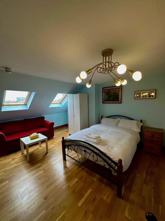 Modern Studio in Tolworth KT6 Walk to Station, Surbiton