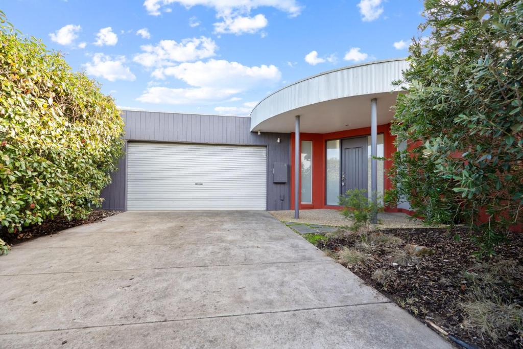 Coastal Whispers on McGregor, Inverloch