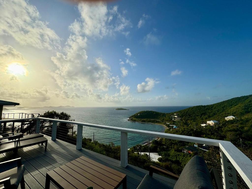 Horizon's Edge, Calabash Boom