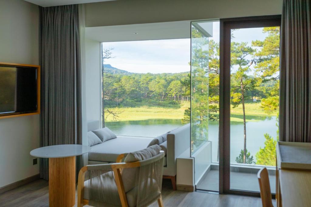 Haven in the Pines, Ðinh An (2)