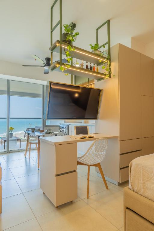 Charming Seafront Loft - 4