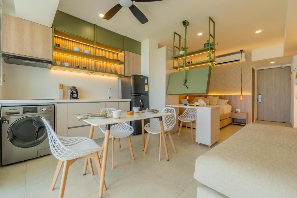 Charming Seafront Loft - 5