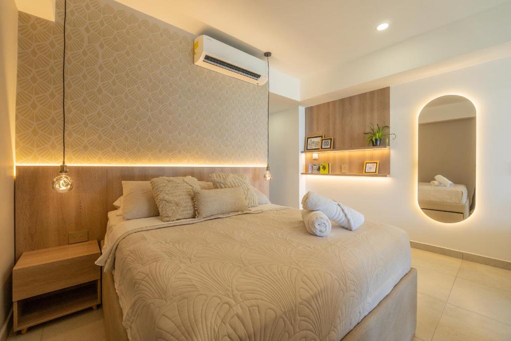 Charming Seafront Loft - 2