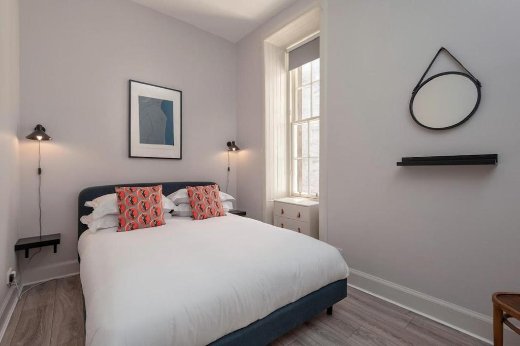 Castle View Modern 1-Bed Flat, Edinburgh